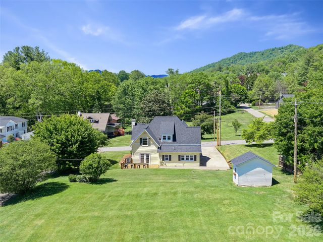 118 Robertson Street, Burnsville, NC 28714