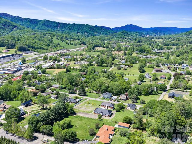 118 Robertson Street, Burnsville, NC 28714