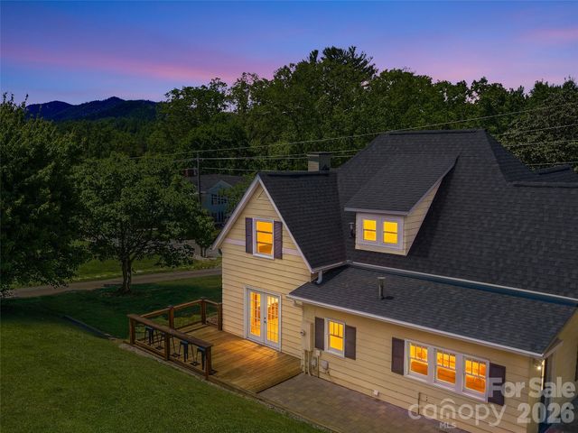 118 Robertson Street, Burnsville, NC 28714