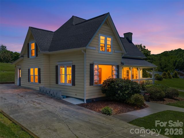 118 Robertson Street, Burnsville, NC 28714
