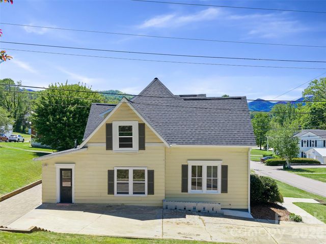 118 Robertson Street, Burnsville, NC 28714