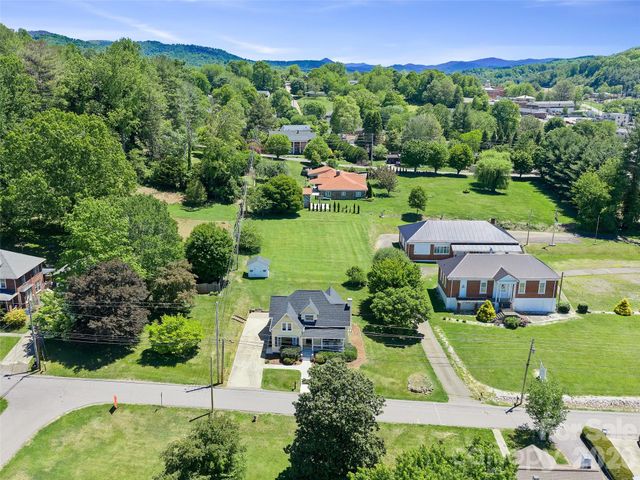 118 Robertson Street, Burnsville, NC 28714