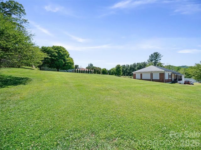 118 Robertson Street, Burnsville, NC 28714