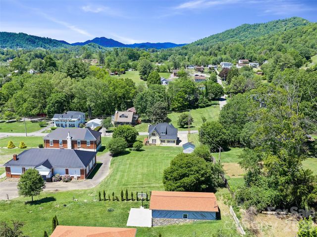 118 Robertson Street, Burnsville, NC 28714