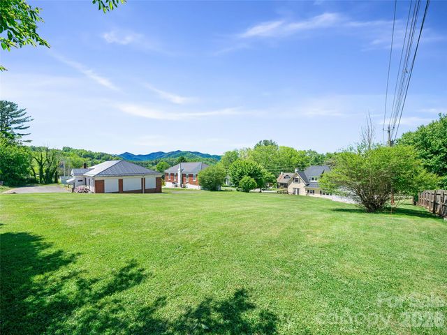 118 Robertson Street, Burnsville, NC 28714