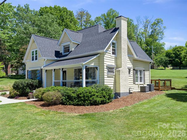 118 Robertson Street, Burnsville, NC 28714