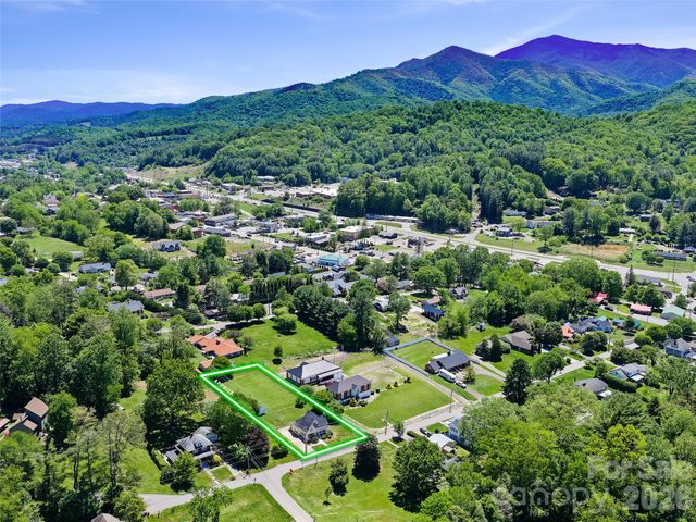118 Robertson Street, Burnsville, NC 28714