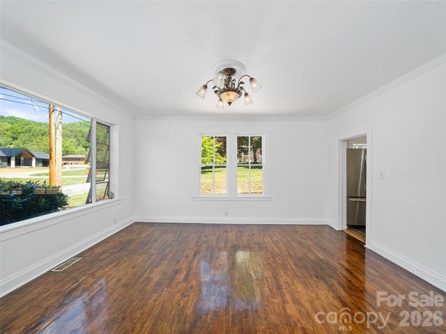118 Robertson Street, Burnsville, NC 28714