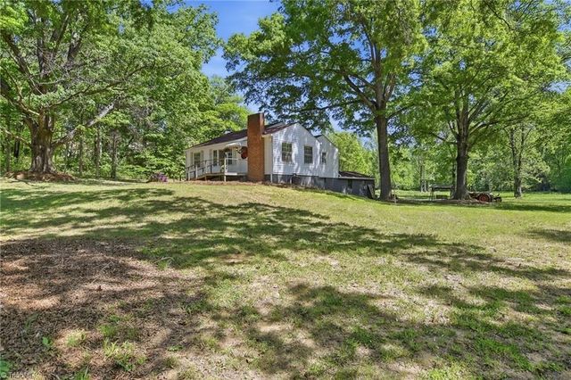 4966 Red Pine Lane, Pfafftown, NC 27040