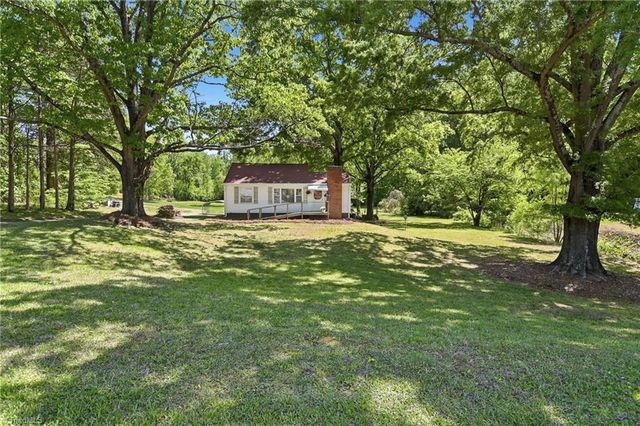 4966 Red Pine Lane, Pfafftown, NC 27040
