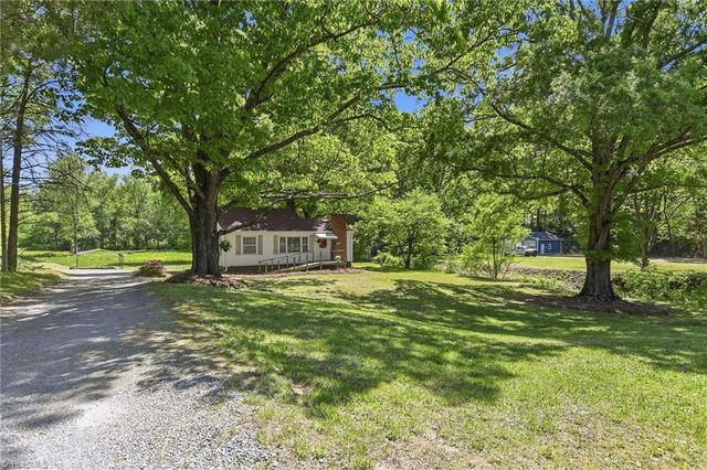 4966 Red Pine Lane, Pfafftown, NC 27040