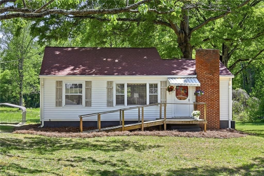 4966 Red Pine Lane, Pfafftown, NC 27040
