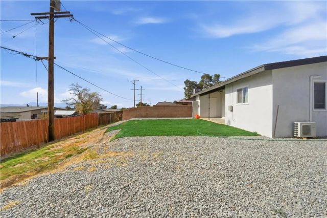 23921 South, Apple Valley, CA 92307