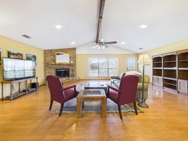 162 1st Oak Drive, Enchanted Oaks, TX 75156