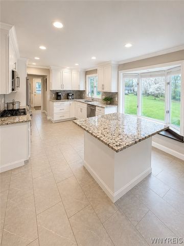 2 Gothic Ledge, Lockport Town, NY 14094