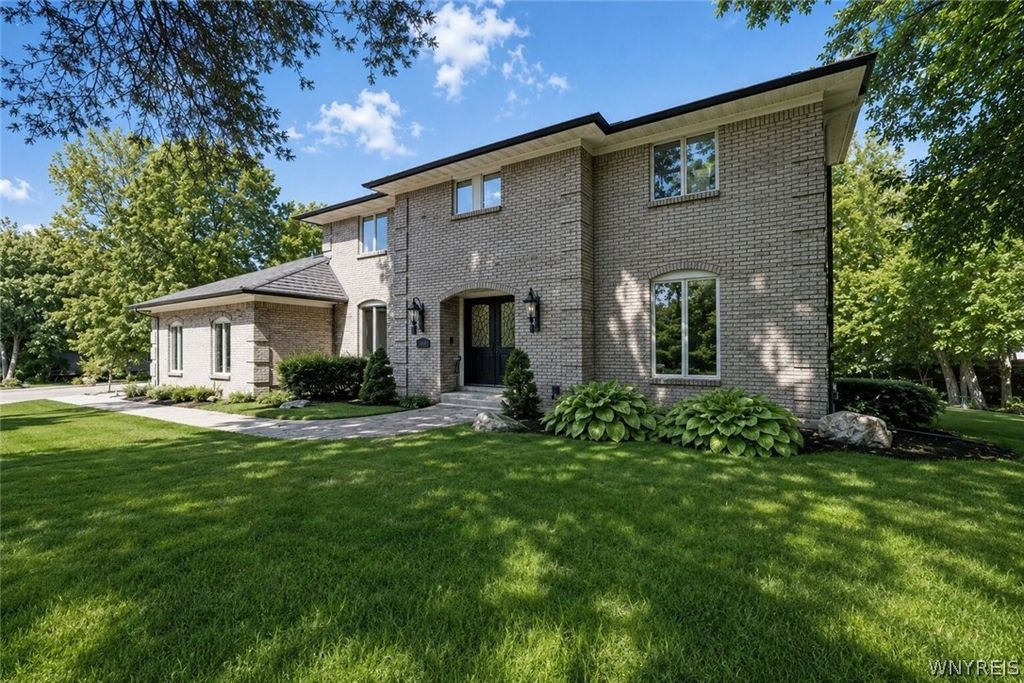 2 Gothic Ledge, Lockport Town, NY 14094