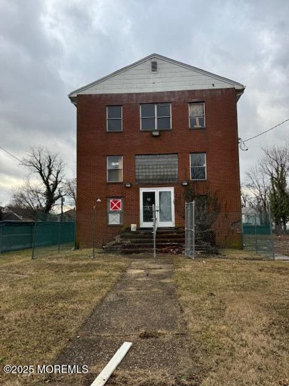 10 Avenue A, Freehold, NJ 07728