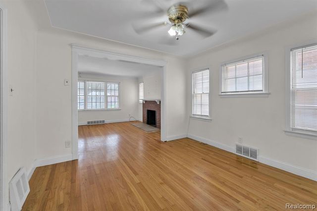 6120 Middlesex Street, Dearborn, MI 48126