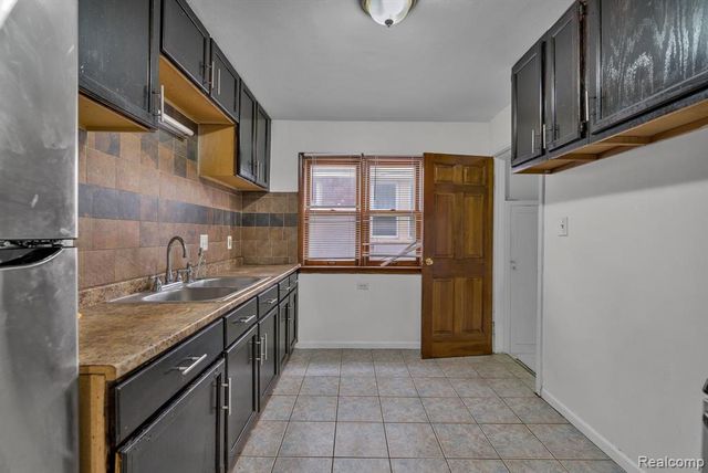 6120 Middlesex Street, Dearborn, MI 48126