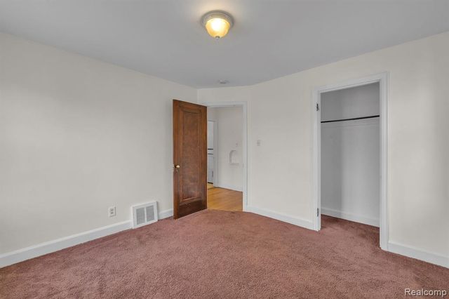 6120 Middlesex Street, Dearborn, MI 48126