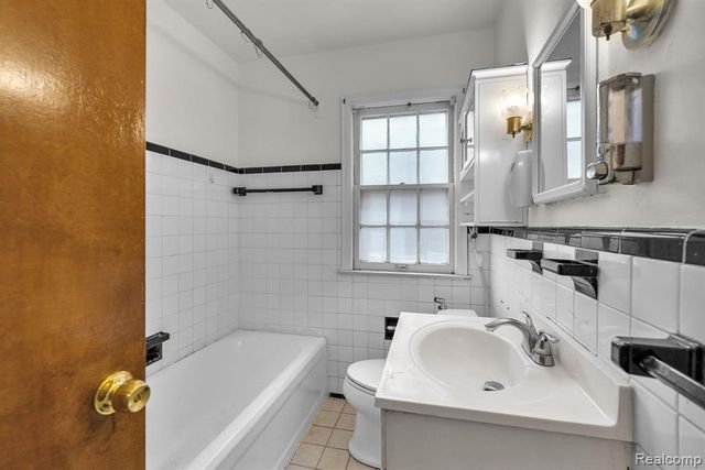 6120 Middlesex Street, Dearborn, MI 48126