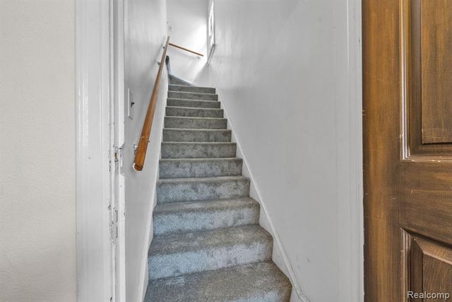 6120 Middlesex Street, Dearborn, MI 48126