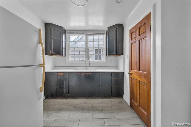 6120 Middlesex Street, Dearborn, MI 48126