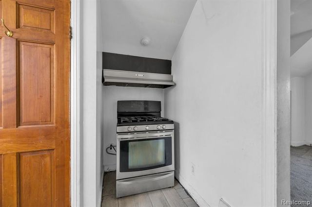 6120 Middlesex Street, Dearborn, MI 48126