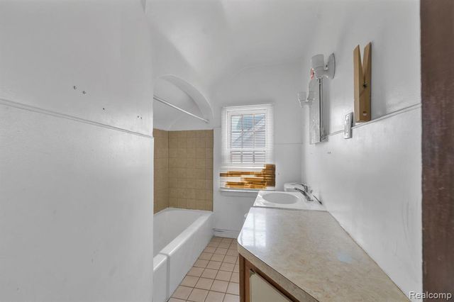 6120 Middlesex Street, Dearborn, MI 48126