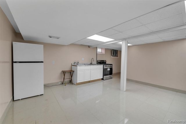 6120 Middlesex Street, Dearborn, MI 48126