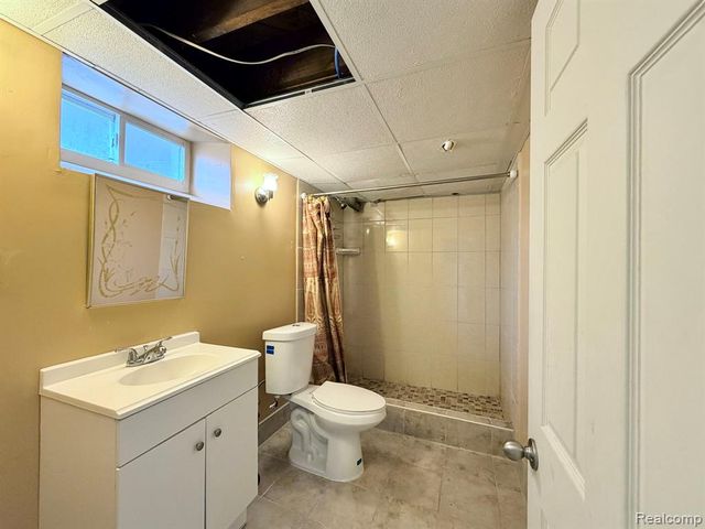 6120 Middlesex Street, Dearborn, MI 48126