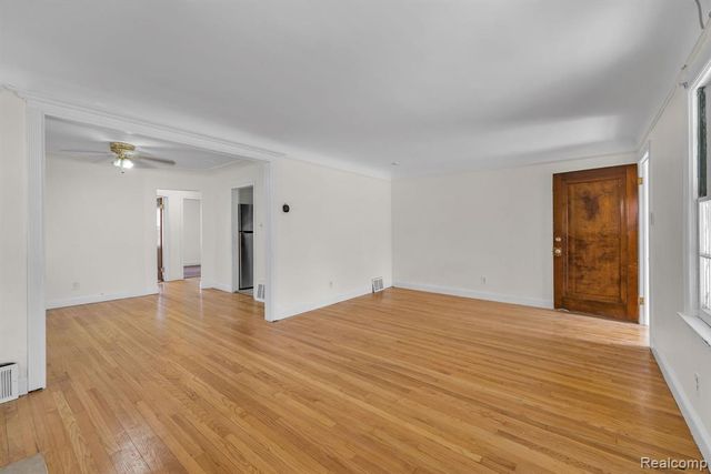 6120 Middlesex Street, Dearborn, MI 48126