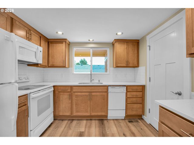 12388 Sw KING GEORGE Dr, Portland, OR 97224