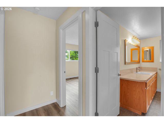 12388 Sw KING GEORGE Dr, Portland, OR 97224