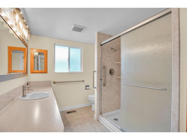 12388 Sw KING GEORGE Dr, Portland, OR 97224