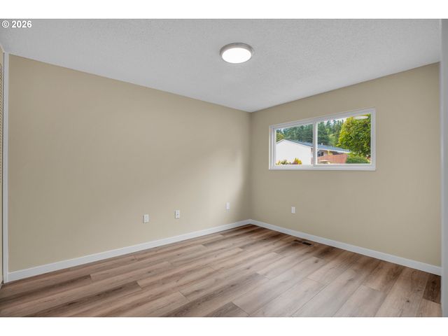 12388 Sw KING GEORGE Dr, Portland, OR 97224