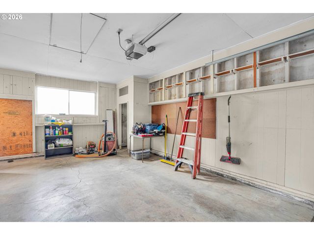 12388 Sw KING GEORGE Dr, Portland, OR 97224