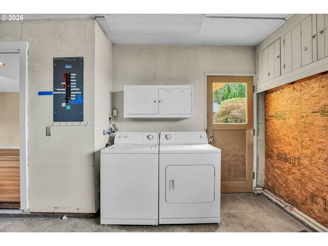 12388 Sw KING GEORGE Dr, Portland, OR 97224