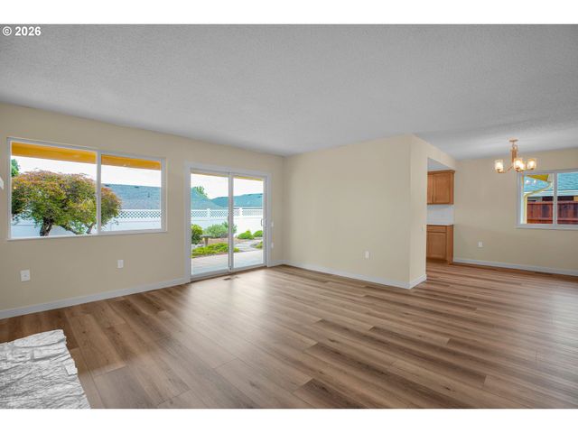 12388 Sw KING GEORGE Dr, Portland, OR 97224