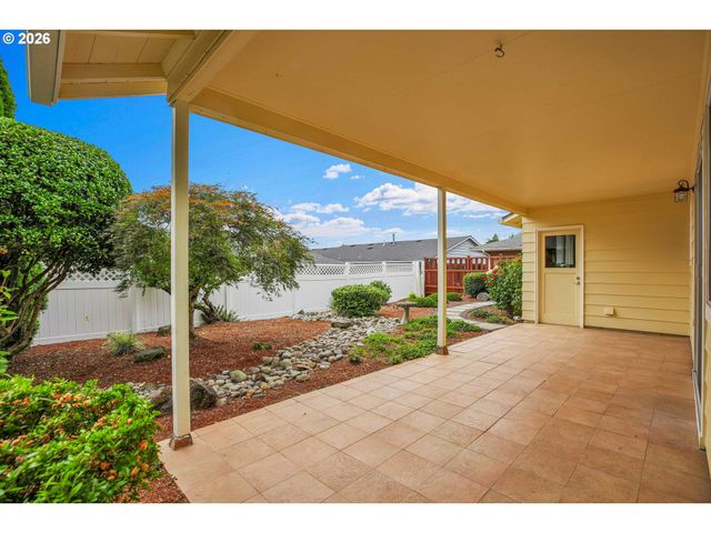12388 Sw KING GEORGE Dr, Portland, OR 97224