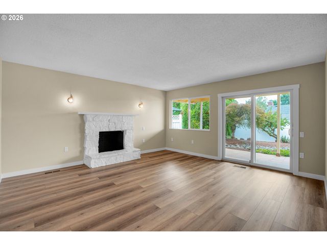 12388 Sw KING GEORGE Dr, Portland, OR 97224