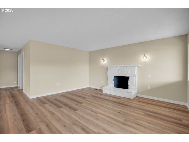 12388 Sw KING GEORGE Dr, Portland, OR 97224