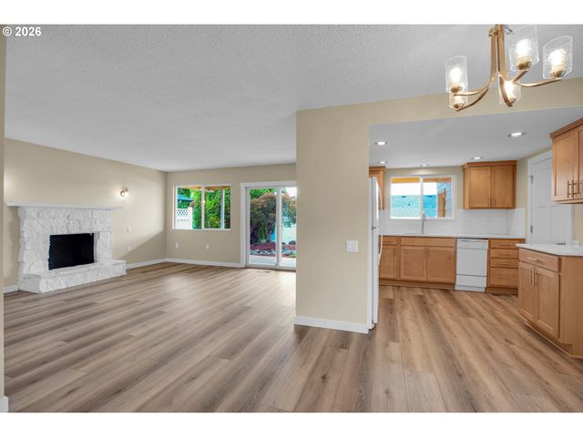 12388 Sw KING GEORGE Dr, Portland, OR 97224