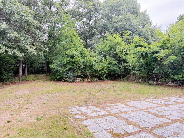 49 Midvale Avenue, Farmingville, NY 11738