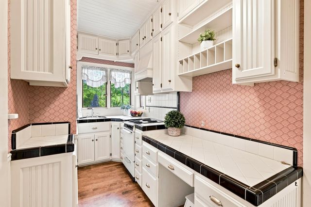 18925 Applegate Rd, Applegate, CA 95703