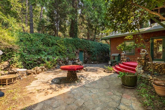 18925 Applegate Rd, Applegate, CA 95703