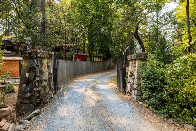 18925 Applegate Rd, Applegate, CA 95703