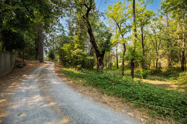 18925 Applegate Rd, Applegate, CA 95703