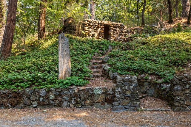 18925 Applegate Rd, Applegate, CA 95703