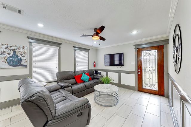 7825 Cook Road, Houston, TX 77072